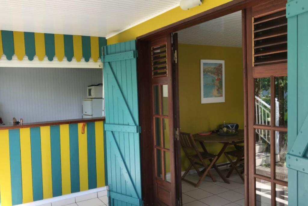 Case A Lili, Joli Bas De Villa Face A La Mer. Terre-De-Haut Exteriör bild