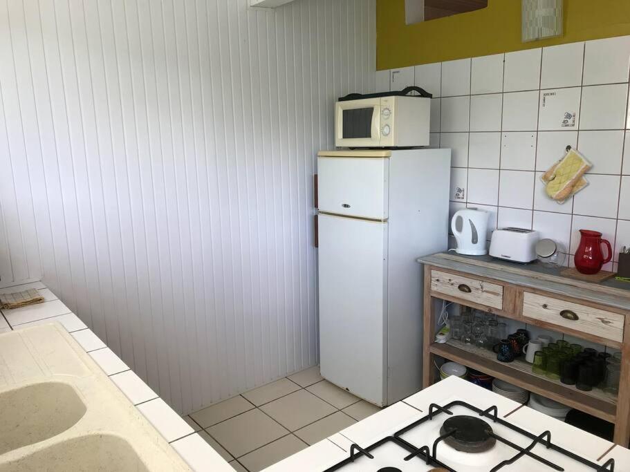 Case A Lili, Joli Bas De Villa Face A La Mer. Terre-De-Haut Exteriör bild